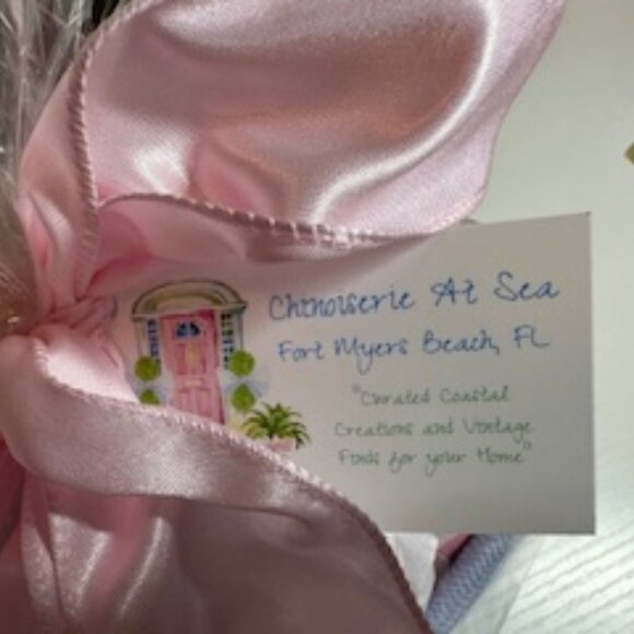 Set of Chinoiserie Towels with Mini Silk Flower in Cotton Rope Basket - Picture 5 of 6